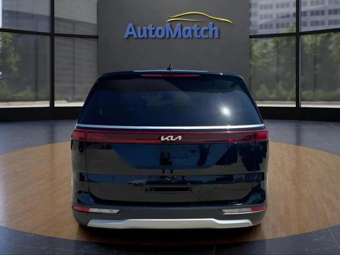 Used 2024 Kia Carnival EX FWD image 10