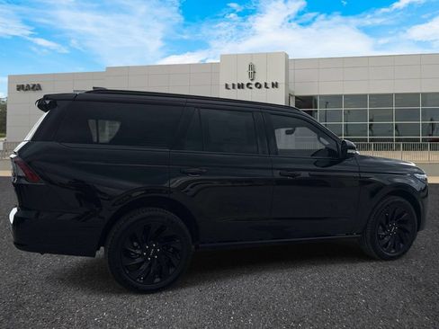 New 2026 Lincoln Navigator Reserve w/ Jet Appearance Package AWD/4WD image 3