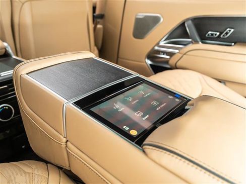 New 2025 Land Rover Range Rover Long Wheelbase Autobiography image 40