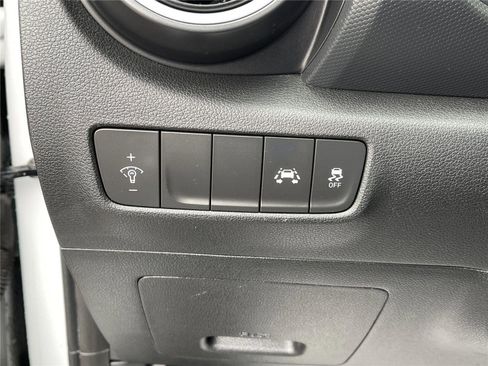 Used 2020 Hyundai Kona SE FWD image 15