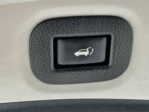 Used 2017 Nissan Rogue SV w/ SV Premium Package AWD/4WD image 31