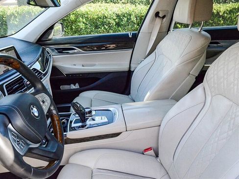 Used 2020 BMW 750i xDrive w/ Executive Package image 44