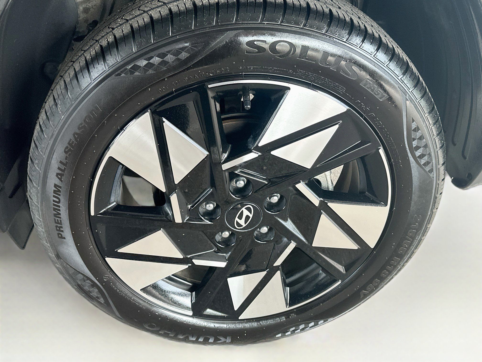 Used 2024 Hyundai Kona SEL AWD/4WD image 11