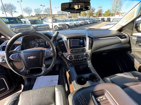 Used 2017 Chevrolet Suburban LT w/ Luxury Package image 18
