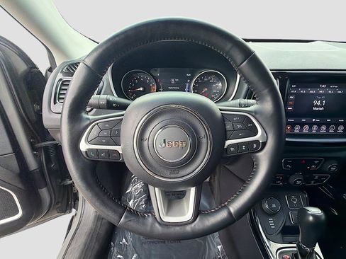 Used 2019 Jeep Compass Limited w/ Advanced Safety Group image 38