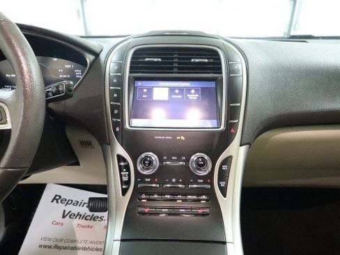 Used 2020 Lincoln Nautilus FWD image 12