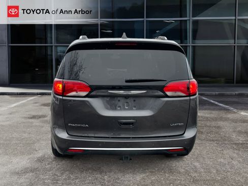 Used 2019 Chrysler Pacifica Limited image 11