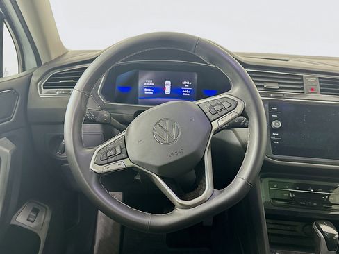 Used 2022 Volkswagen Tiguan SE w/ Panoramic Sunroof Package FWD image 18