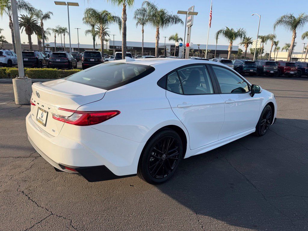 Used 2025 Toyota Camry SE FWD image 4