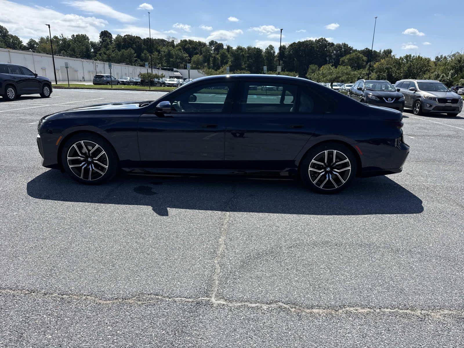 Used 2023 BMW i7 xDrive60 AWD/4WD image 5