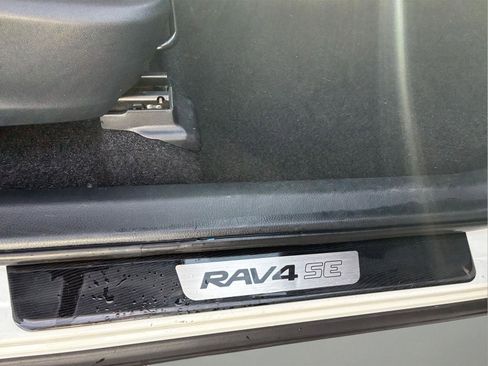 Used 2018 Toyota RAV4 SE w/ Power Extra Value Package image 38