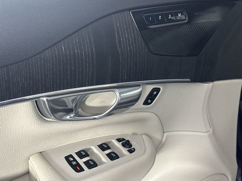 Used 2020 Volvo XC90 T5 Momentum w/ Protection Package Premier FWD image 13
