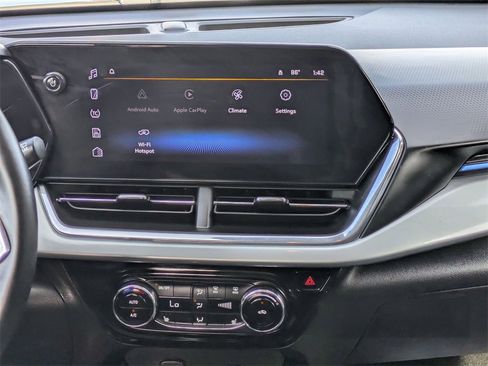 Used 2025 Chevrolet Trax LT w/ LT Convenience Package image 19