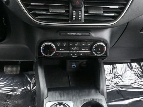 Used 2022 Ford Escape SE w/ SE Sport Appearance Package AWD/4WD image 21