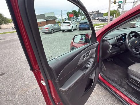 Used 2018 Chevrolet Traverse LT AWD/4WD image 16