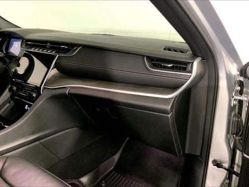 Used 2025 Jeep Grand Cherokee L Limited w/ Luxury Tech Group II image 16