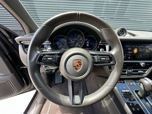 Certified 2023 Porsche Macan AWD/4WD image 23