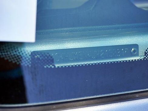 Used 2018 Jeep Wrangler Unlimited Sahara image 39