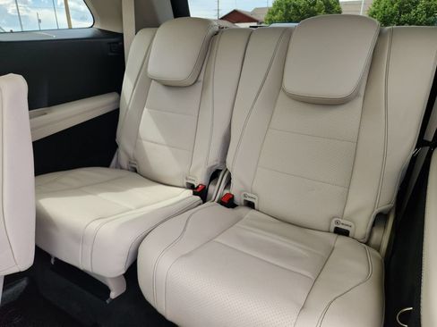 Used 2024 Mercedes-Benz GLS 450 4MATIC image 40