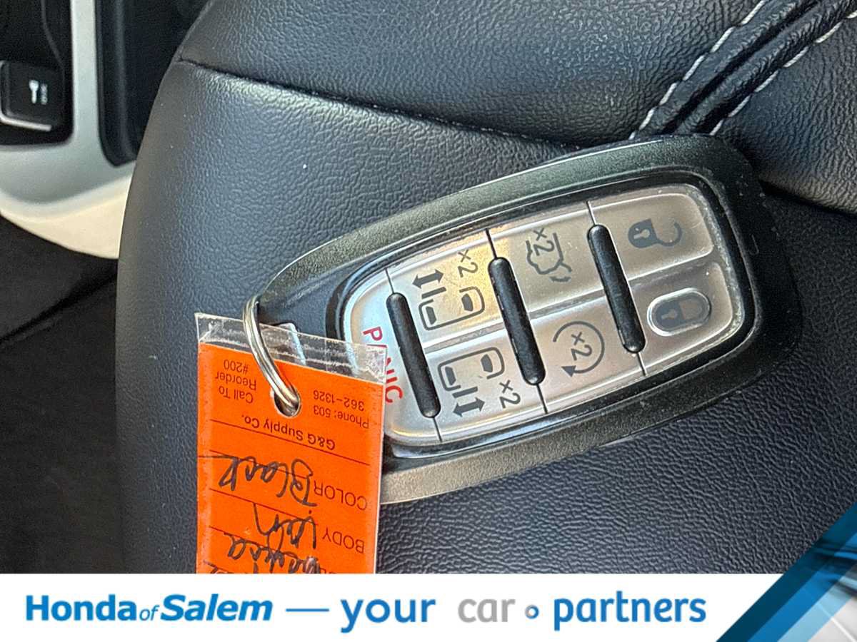 Used 2024 Chrysler Pacifica Touring-L FWD image 20
