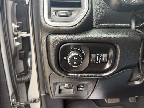 Used 2019 RAM 1500 Laramie AWD/4WD image 27