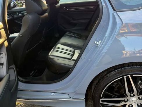 Used 2022 Honda Accord Touring image 8