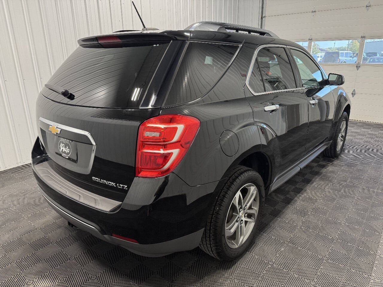 Used 2016 Chevrolet Equinox LTZ w/ Enhanced Convenience Package AWD/4WD image 3