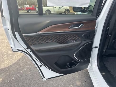 New 2025 Jeep Grand Cherokee Summit w/ Obsidian Package image 11