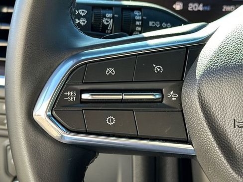 Used 2025 Chevrolet Suburban Z71 AWD/4WD image 30