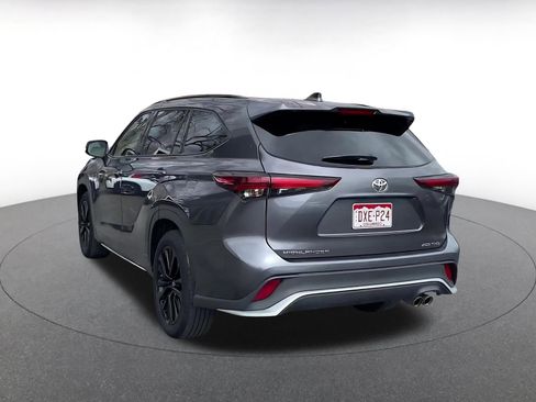 Used 2025 Toyota Highlander XSE image 11