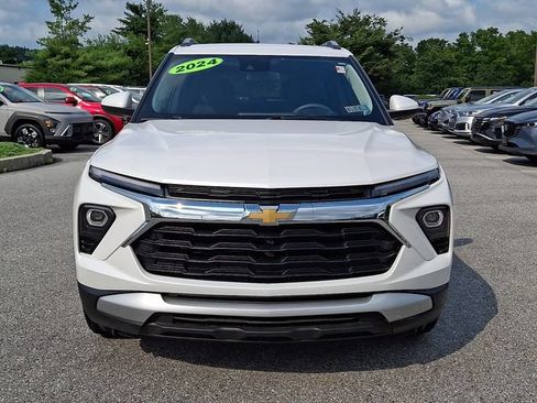 Used 2024 Chevrolet TrailBlazer LT w/ Driver Confidence Package AWD/4WD image 2