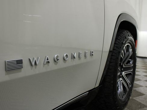 Used 2022 Jeep Wagoneer Series III AWD/4WD image 33