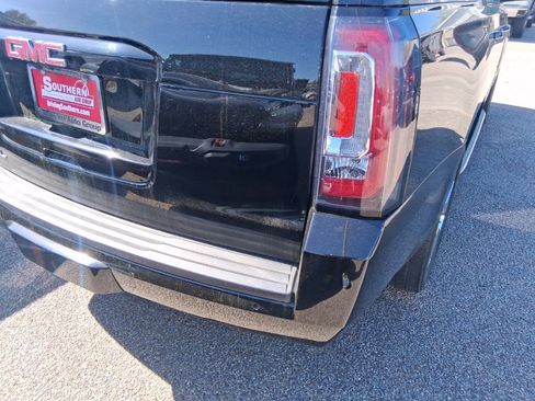 Used 2017 GMC Yukon XL SLT w/ Premium Edition image 13