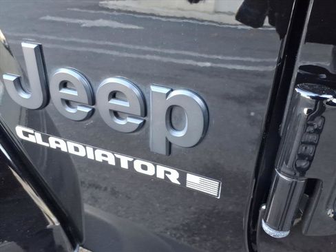 Used 2023 Jeep Gladiator Overland image 10