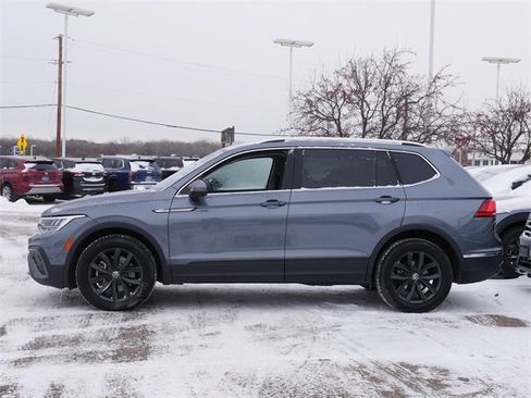 Certified 2024 Volkswagen Tiguan SE image 4