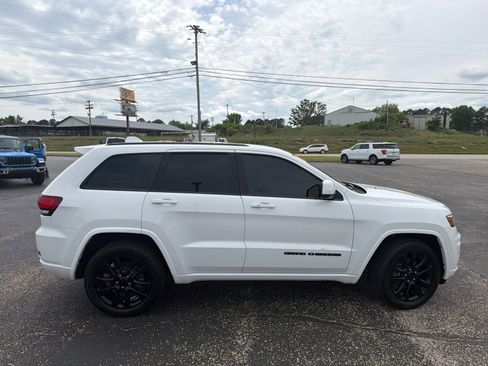 Used 2018 Jeep Grand Cherokee Altitude RWD image 8