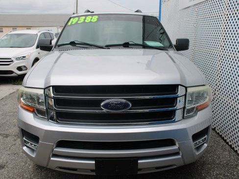 Used 2016 Ford Expedition XLT w/ Equipment Group 202A RWD image 3