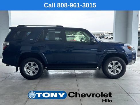 Used 2023 Toyota 4Runner SR5 AWD/4WD image 6