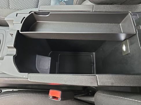 Used 2024 GMC Terrain SLE image 24