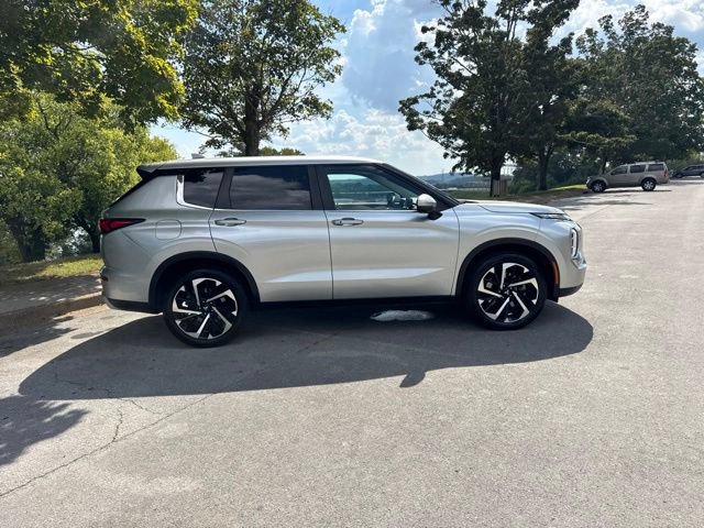 Used 2023 Mitsubishi Outlander SE AWD/4WD image 8