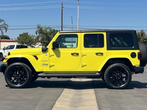 Used 2023 Jeep Wrangler Unlimited Sahara w/ Cold Weather Group AWD/4WD image 8