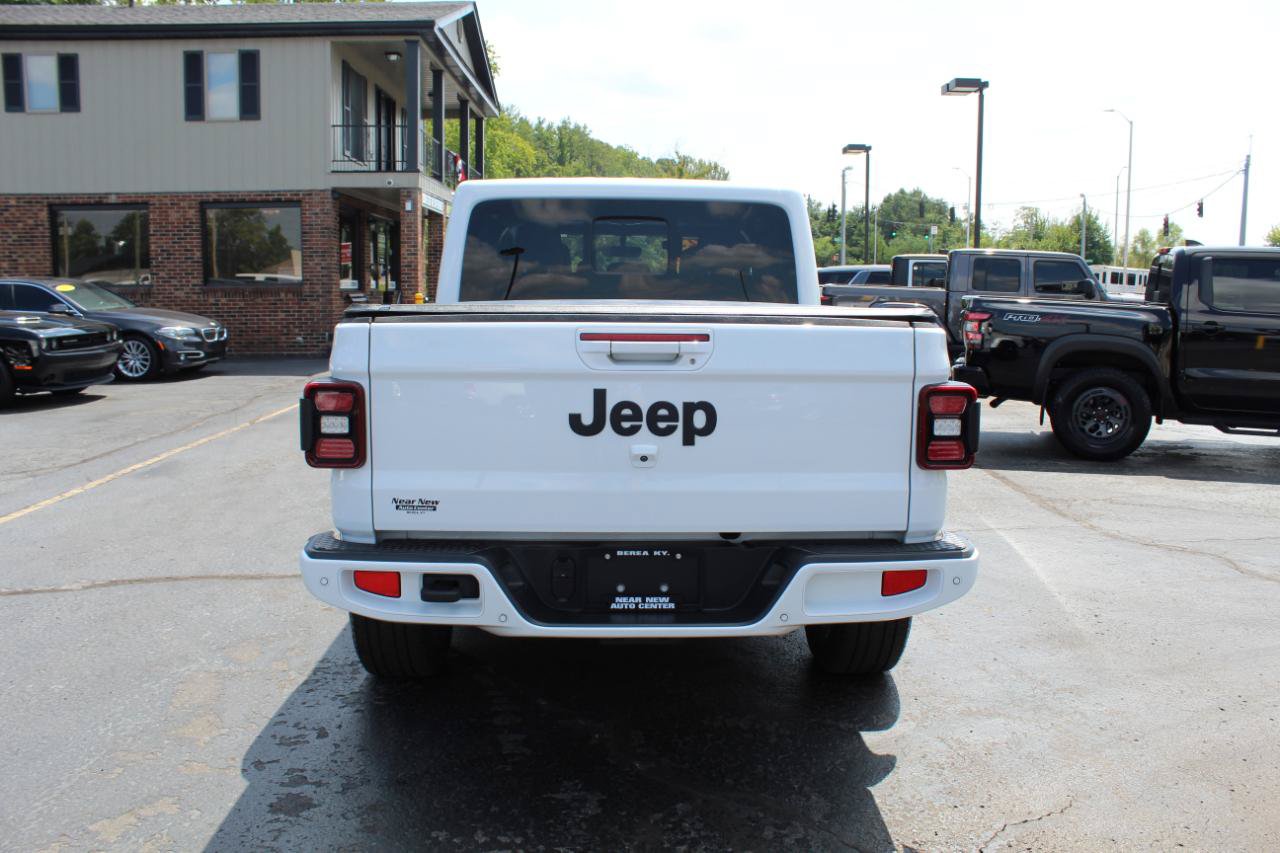 Used 2023 Jeep Gladiator Overland AWD/4WD image 6