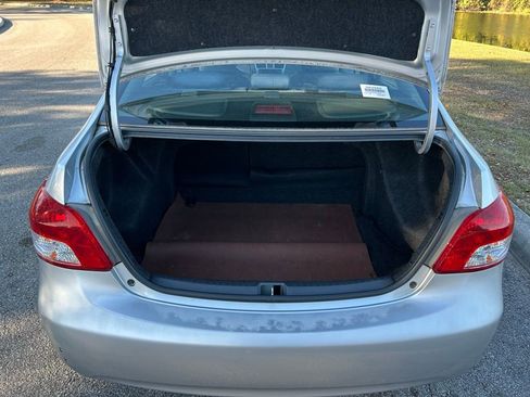 Used 2009 Toyota Yaris Base image 10