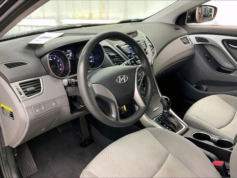 Used 2014 Hyundai Elantra SE FWD image 16