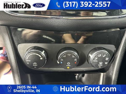 Used 2013 Chrysler 200 Touring FWD image 18