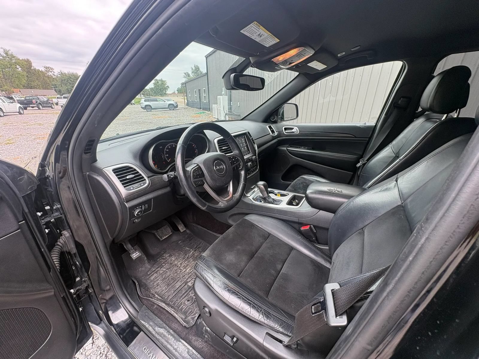 Used 2018 Jeep Grand Cherokee Laredo AWD/4WD image 9