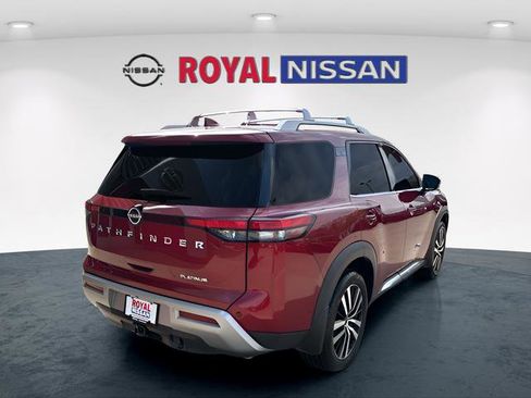 Used 2024 Nissan Pathfinder Platinum image 7