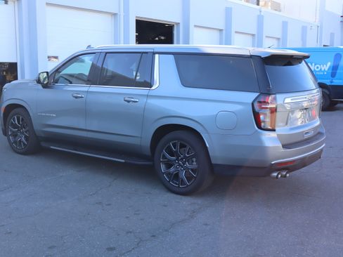 Used 2024 Chevrolet Suburban High Country w/ Advanced Technology Package image 8