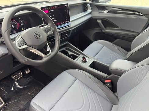 New 2026 Volkswagen Tiguan SE R-Line FWD image 9