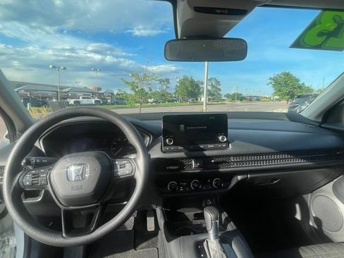 Used 2024 Honda HR-V LX image 15